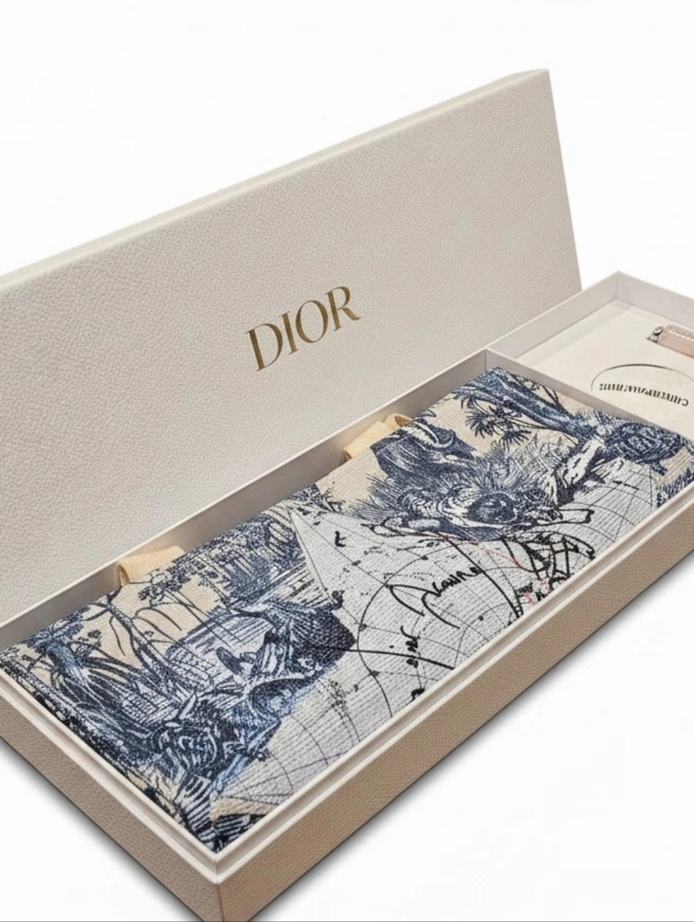 Dior Around The World Gift Set, Limited Edition - Tote, Le Baume, and Lip Glow - Picture 4 of 4